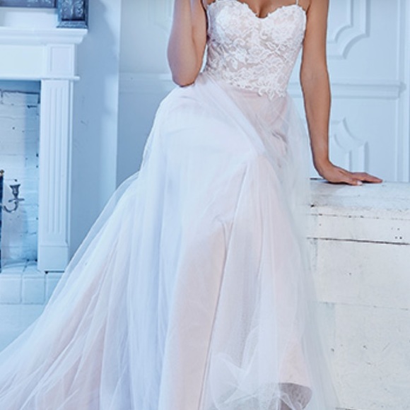 Brand New! Wedding Dress - Picture 1 of 14